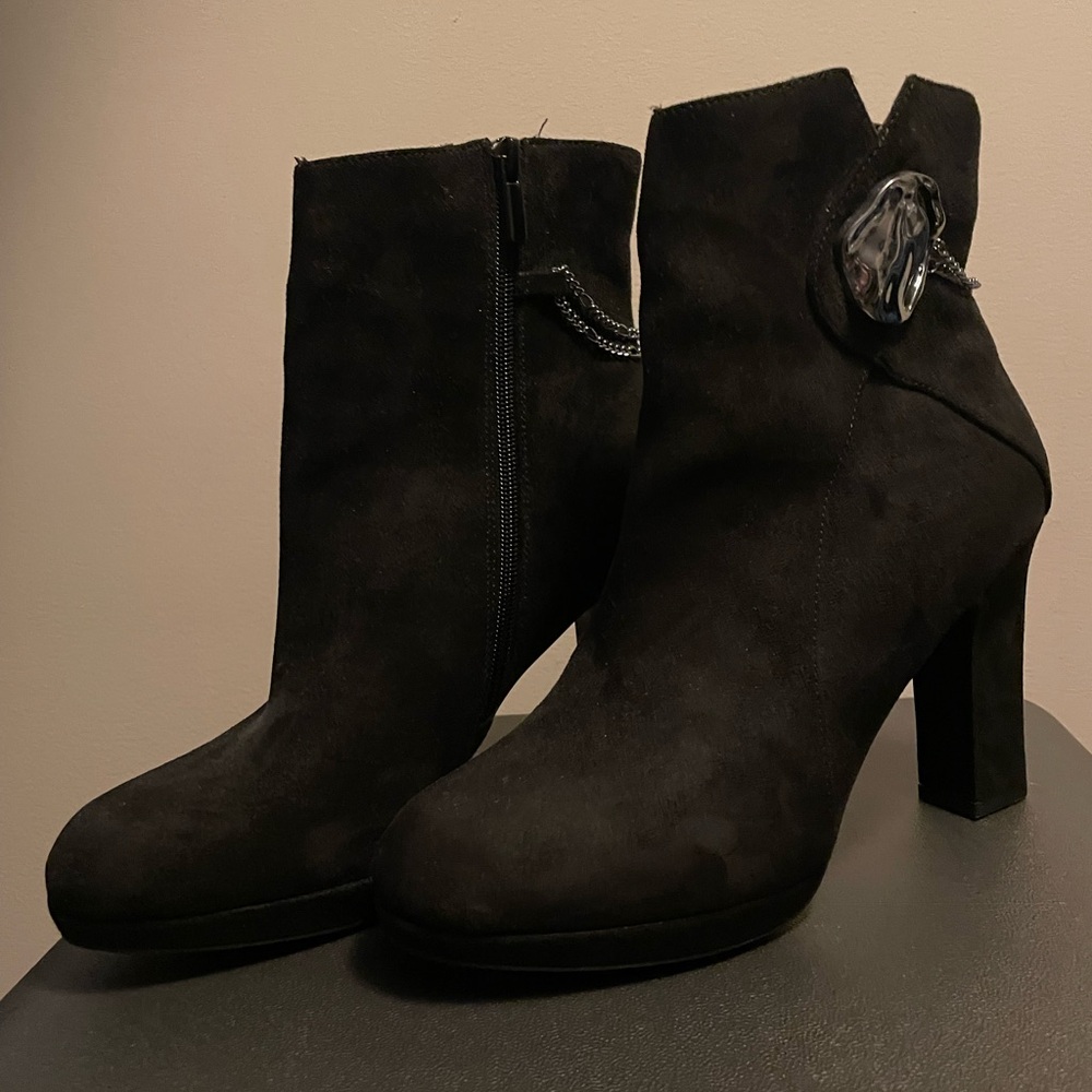 Elegant Black Ankle Boots